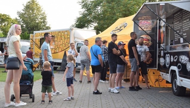 Macie ochotę na kulinarną ucztę? Food trucki w Chełmnie stacjonować będą w piątek, sobotę i niedzielę (25-27.08.2023).
