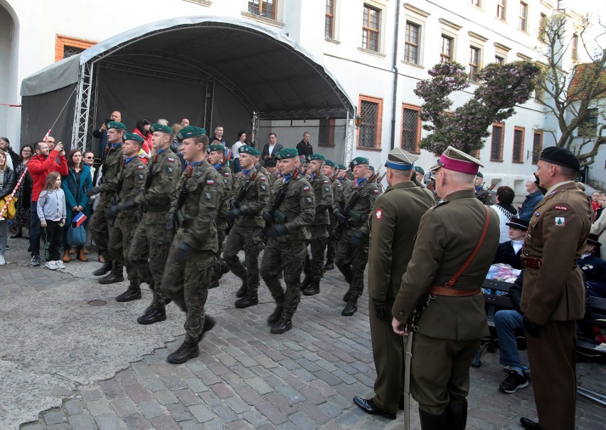 Capstrzyk z okazji Święta Jedności na Zamku Książąt Pomorskich w Szczecinie [ZDJĘCIA]