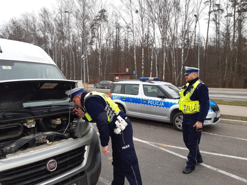 Policjanci w Białymstoku zatrzymali 10 dowodów rejestracyjnych. To efekt działań akcji SMOG [ZDJĘCIA]