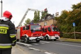 Pożar przy ul. Głównej w Poznaniu. Płonie poddasze domu [ZDJĘCIA]