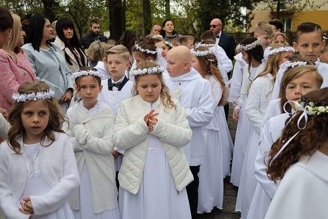 Jedna z pierwszych tegorocznych Pierwszych Komunii Świętych w łódzkiej archidiecezji odbyła się w niedzielę 7 maja w parafii Matki Bożej Dobrej Rady przy ul. Marii Skłodowskiej – Curie w centrum Zgierza.