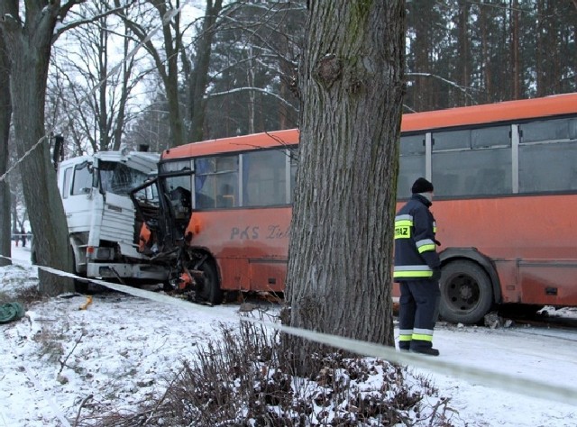 Kierowca autobusu wpadł w poślizg.