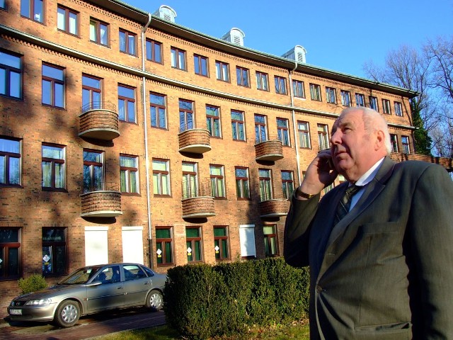 - Boimy się, że dyrektorzy szpitali i ordynatorzy będą mniej pilnować budżetu, wysokości kontraktu, a potem spłata zadłużenia spadnie na nas, na starostów - mówi Józef Swaczyna.