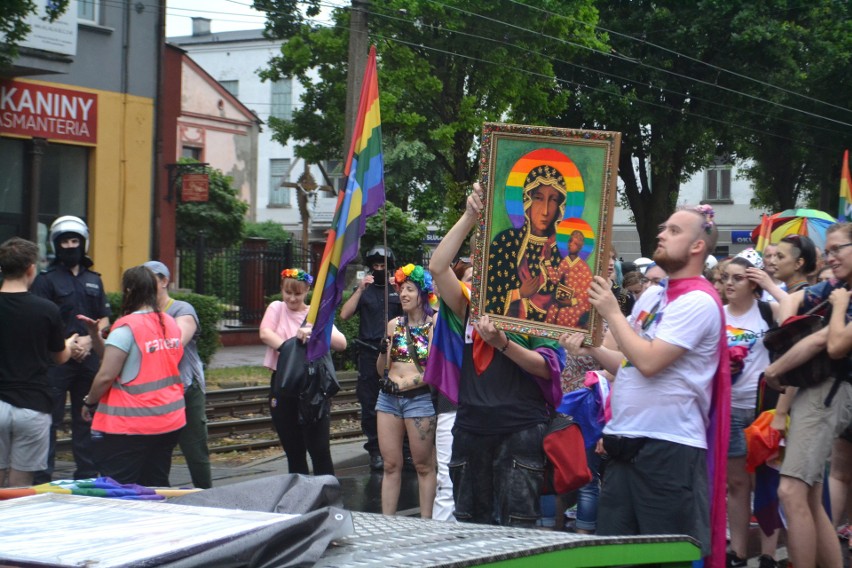 Marsz Równości w Częstochowie przeszedł głównymi ulicami w...