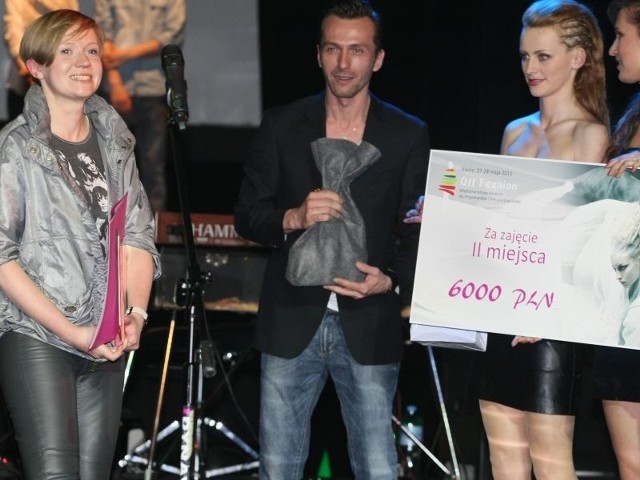 Drugą nagrodę podczas Off Fashion otrzymała z rąk projektanta Mariusza Brzozowskiego.