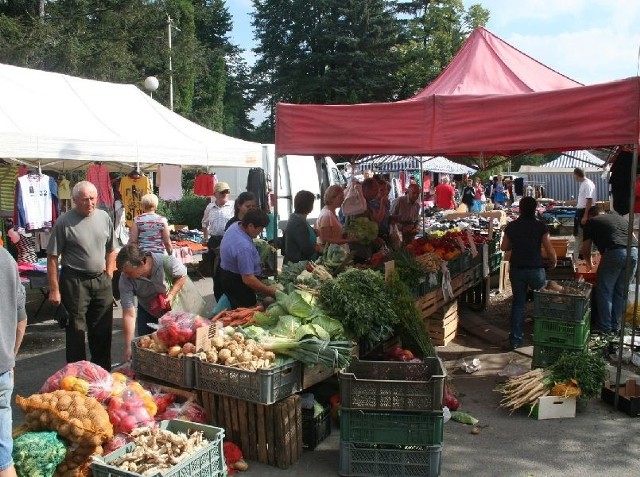 Targowisko w Krzeszowie zlokalizowane jest w samym centrum miejscowości.