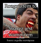 Suarez na demotywatorach. Internauci kpią z napastnika Urugwaju [ZDJĘCIA]