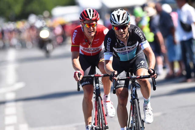 Torunianin Michał Gołaś (na pierwszym planie) jest zadowolony z pierwszej części Tour de France 