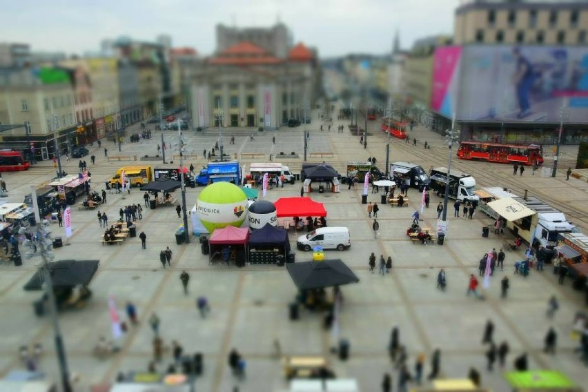 Drugi tegoroczny zlot food trucków na rynku w Katowicach...