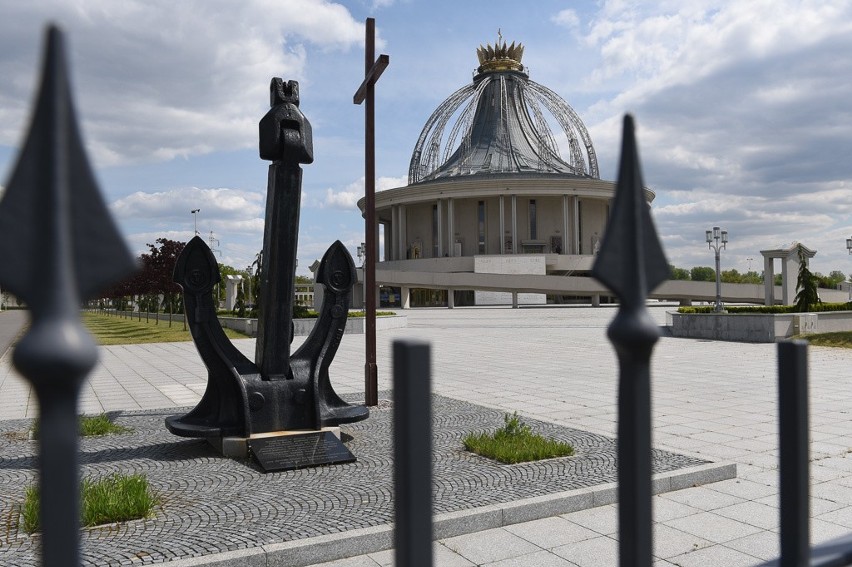 Od kilkunastu lat w Porcie Drzewnym w Toruniu powstają...