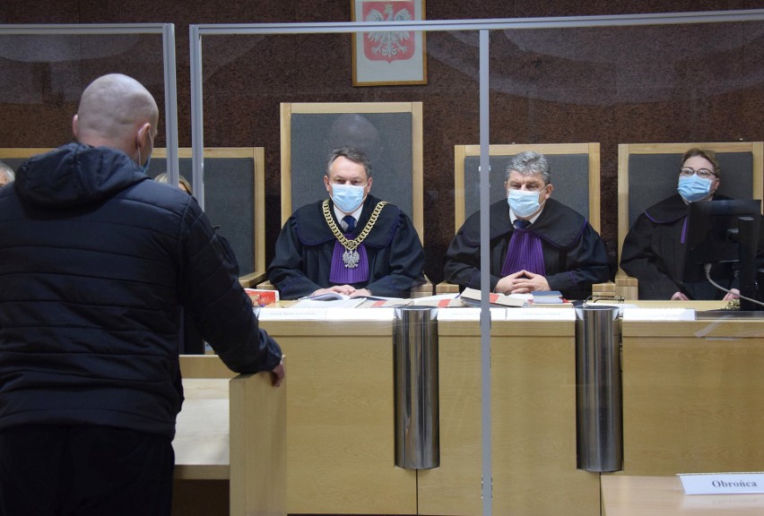 Proces w sprawie zabójstwa na ul. Krakowskiej w Krośnie. Zeznawali świadek incognito oraz policjant