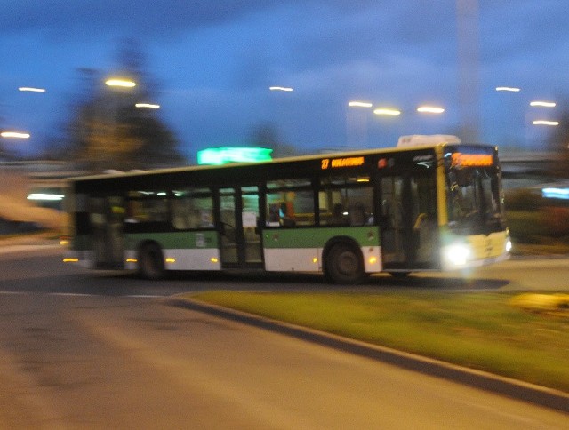 Ford uderzył w tył autobusu MZK w Zielonej Górze.