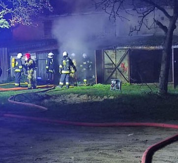 Pożar garaży w Karlinie