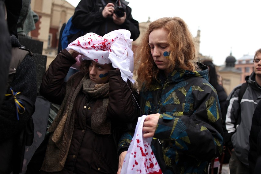 Na Rynku Głównym protestowano przeciw rozlewowi krwi na...