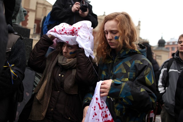 Na Rynku Głównym protestowano przeciw rozlewowi krwi na Majdanie