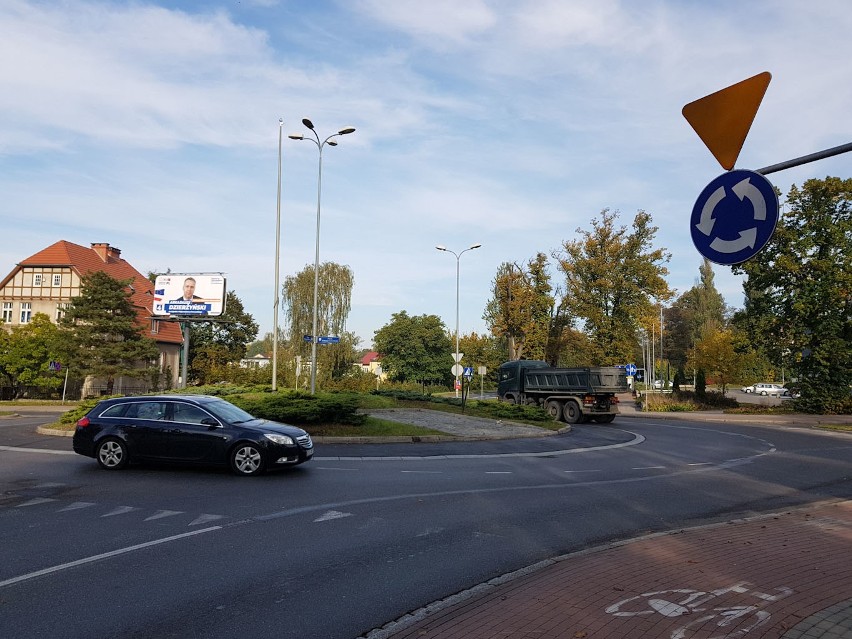 Do trzech razy sztuka. Kolejna zmiana oznakowania na rondzie...