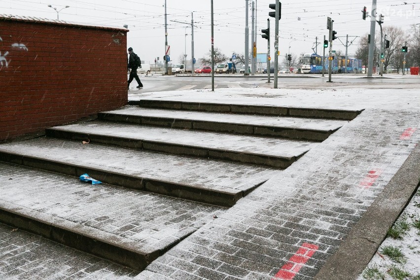 Spadł mały śnieg i na drogach ślizgawka [PROGNOZA POGODY]