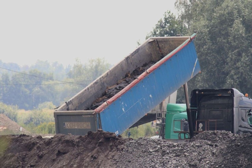 Ciężarówki załadowane są po brzegi