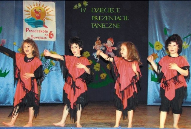 Zespół 5-6-latków z Przedszkola nr 6 zaprezentował układ taneczno-ruchowy "Dżungla&#8221;