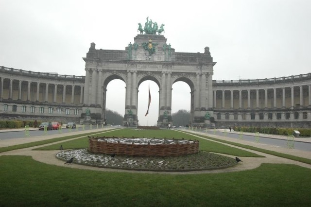 Parc du Cinquantenaire z 1880 r. z łukiem triumfalnym - jedno z najbardziej charakterystycznych miejsce w Brukseli