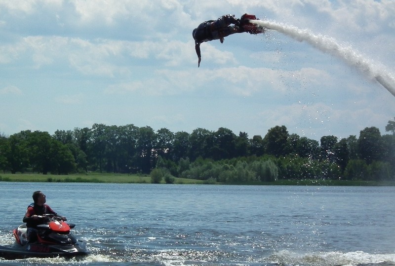 Ogromną atrakcją była prezentacja flyboardu, czyli nowej...