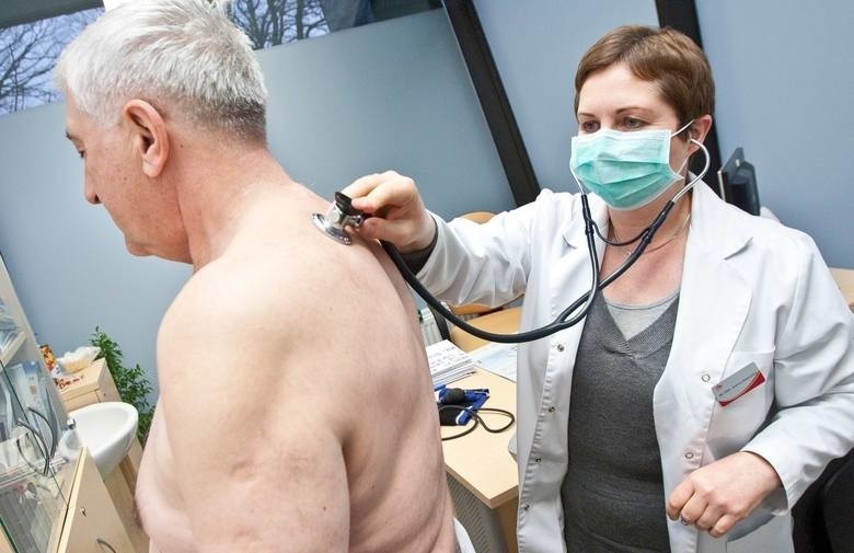 Zachorowania i podejrzenia zachorowań na grypę w okresie od 1 stycznia do 7 lutego 2020 w poszczególnych powiatach Małopolski