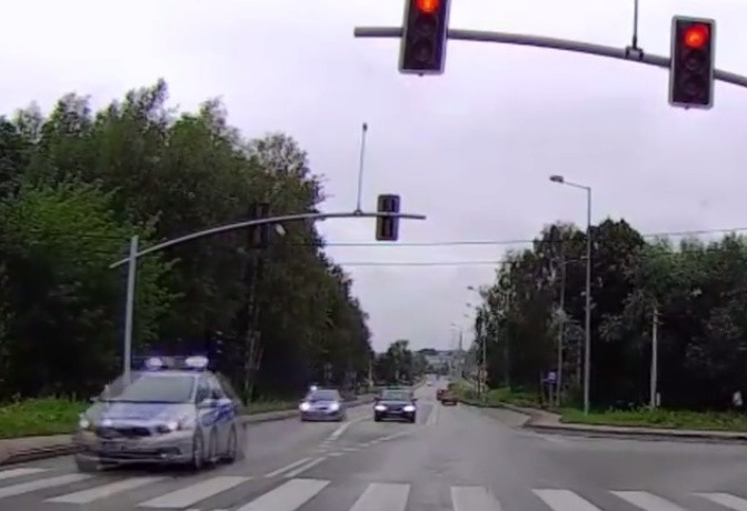 Pijany kierowca próbował rozjechać policjanta w Wodzisławiu Śląskim WIDEO