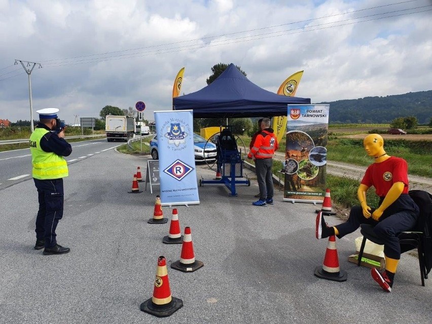 Policjanci łaskawym okiem patrzyli na kierowców. Mandatów...