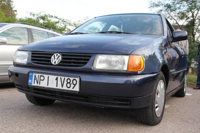 VW Polo, 1995 r., 1,6, wspomaganie kierownicy, 2x airbag, centralny zamek, autoalarm, 3 tys. 400 zł;
