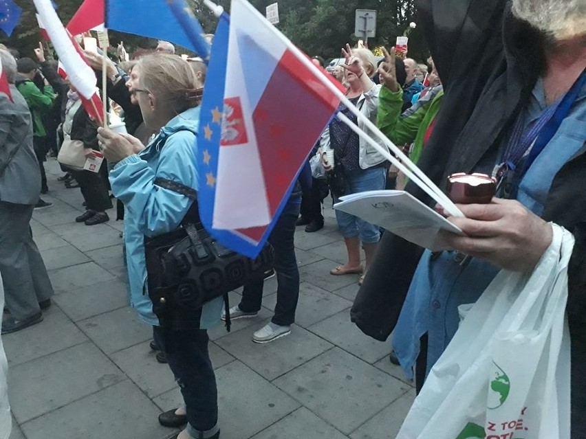 Kraków. Mieszkańcy protestowali przeciwko reformie sądownictwa [ZDJĘCIA]