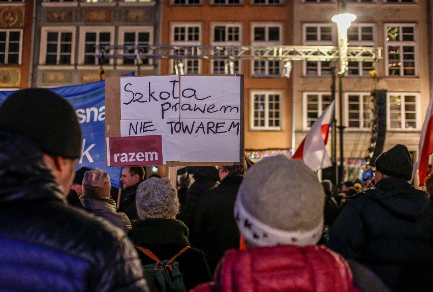 19.12.2016 gdansk,   dlugi targ, strajk obywatelski w...