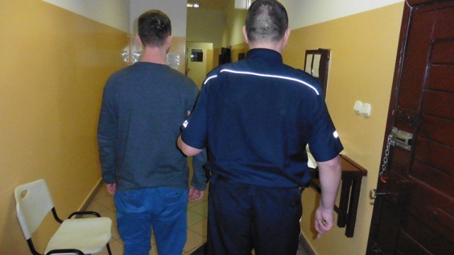 Policjanci zatrzymali mężczyznę, podejrzanego o udzielenie pomocy w ucieczce trzem osadzonym w zakładzie karnym w Grudziądzu. 