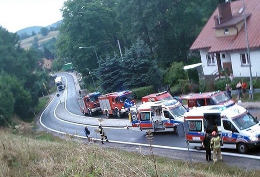 Wypadek 3 aut pod Jelenią Górą. Aż 6 osób zostało rannych