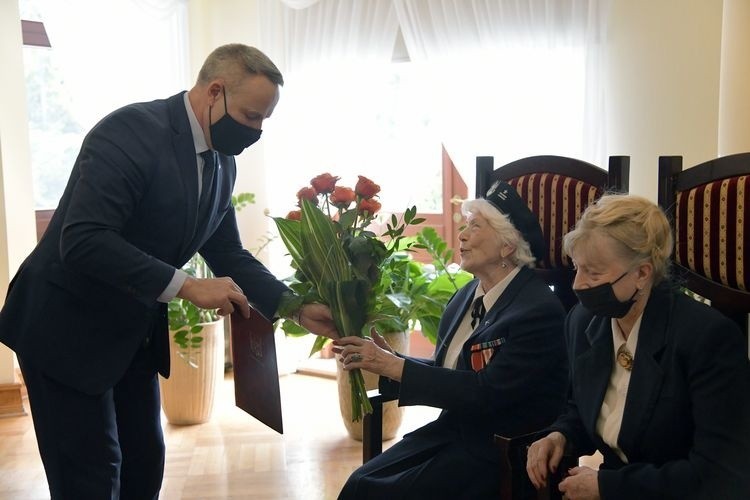 100-letnia bydgoszczanka Urszula Tauer z wyróżnieniami od władz Bydgoszczy i województwa kujawsko-pomorskiego