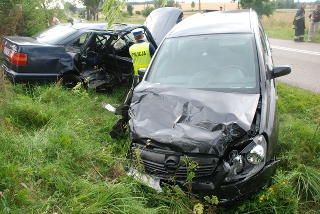 W niedzielę w Jezierzu w gminie Kołczygłowy doszło do tragicznego wypadku. Nie żyje 51-letnia pasażerka volkswagena.