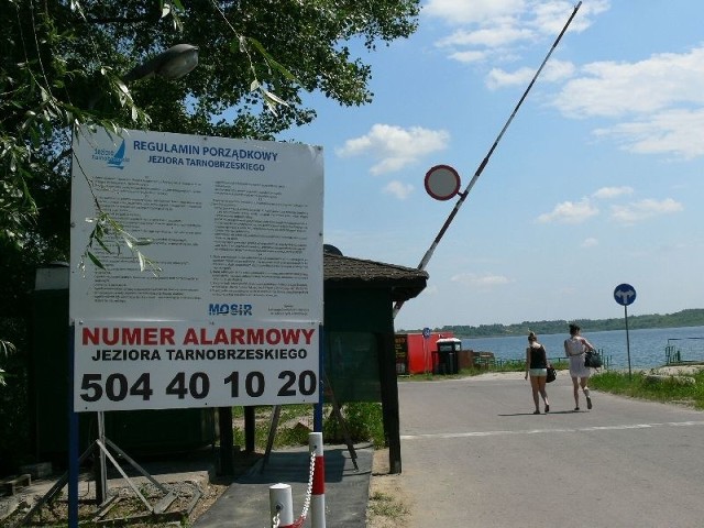 Nowy numer został wywieszony na tablicy z regulaminem porządkowym Jeziora Tarnobrzeskiego.