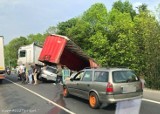 Tragiczny wypadek na DK86 w Katowicach. Kierowca TIR-a zginął na miejscu pod kołami ciężarówki ZDJĘCIA