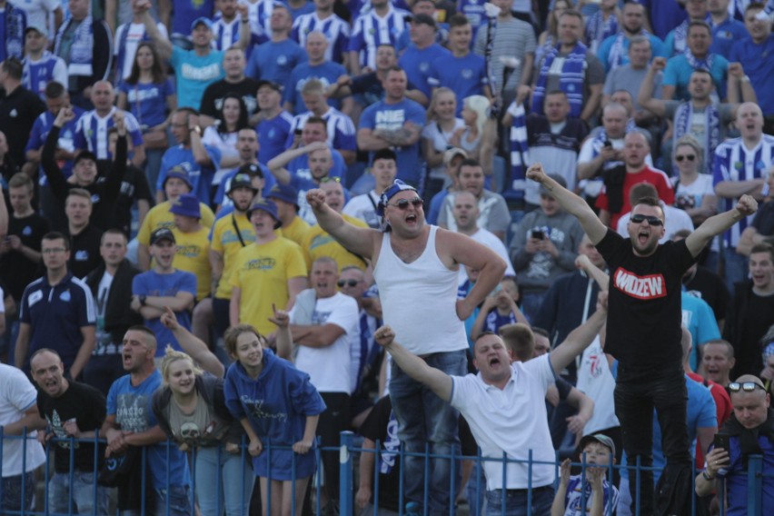 Ruch Chorzów - GKS Katowice 1:0. Tak cieszyli się kibice i piłkarze Niebieskich ZDJĘCIA