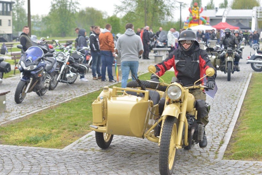 Motocykliści rozpoczęli sezon w Sandomierzu. Można było podziwiać ponad 200 motocykli. Był też pokaz jaguarów (NOWA GALERIA ZDJĘĆ)