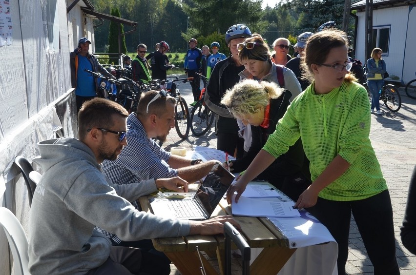 Rowerowy rajd na XX-lecie Powiatu Skarżyskiego. Ponad 150 uczestników!