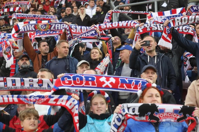 Kibice Górnika Zabrze na meczu z Rakowem mieli mnóstwo powodów do radości.Zobacz kolejne zdjęcia. Przesuwaj zdjęcia w prawo - naciśnij strzałkę lub przycisk NASTĘPNE