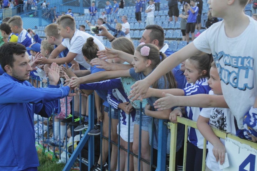 Ruch Chorzów - GKS Katowice 1:0. Tak cieszyli się kibice i piłkarze Niebieskich ZDJĘCIA