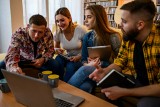 Młodzież chce zwiększać swoje kompetencje. Dane dotyczące liczby złożonych w Polsce wniosków do programu Erasmus+ wbijają w fotel