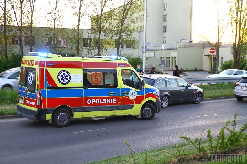 Wypadek w Opolu. Rowerzysta wjechał na pasy wprost pod koła...