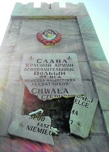 Racibórz: Zniszczyli pomnik Armii Czerwonej, pomogli urzędnikom?