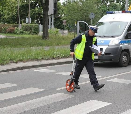 Do potrącenia mężczyzny doszło na przejściu dla pieszych przy ul. Fordońskiej w pobliżu skrzyżowania z ul. Brzechwy w Bydgoszczy. 