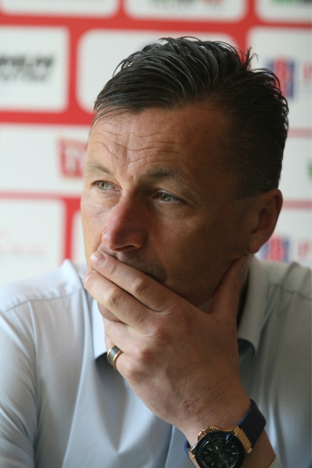 Według nieoficjalnych informacji Tomasz Hajto jutro ma przestać być trenerem GKS Tychy. Klub opuści także dyrektor sportowy Marcin Adamski.
