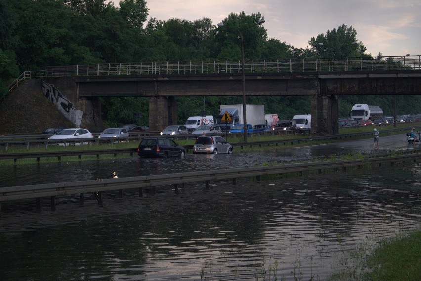 Burza na Śląsku : już grzmi i pada deszcz. 

PROGNOZA POGODY