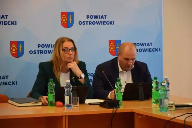 Będzie zmiana władzy w ostrowieckim starostwie. Na zdjeciu Agnieszka Rogalińska i Łukasz Dybiec.