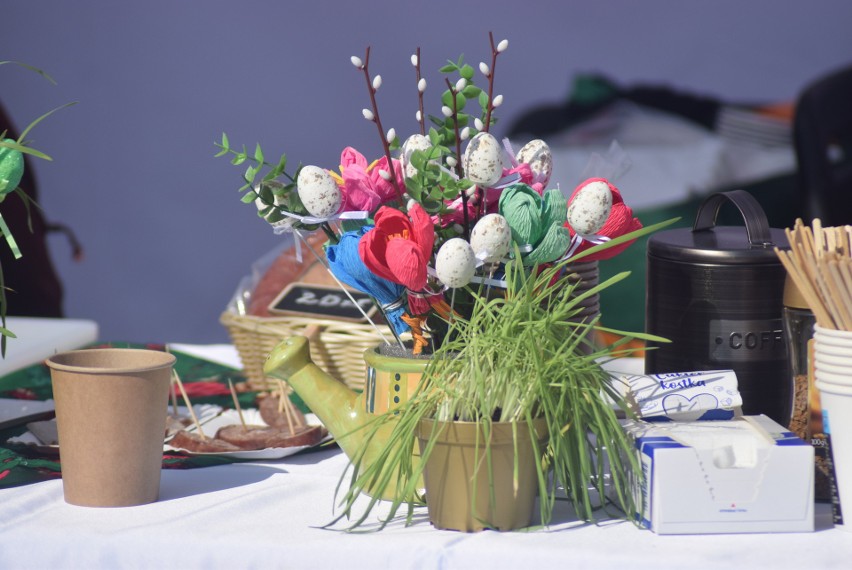 Jarmark Wielkanocny w Olsztynie. Sprzedawane pyszności...